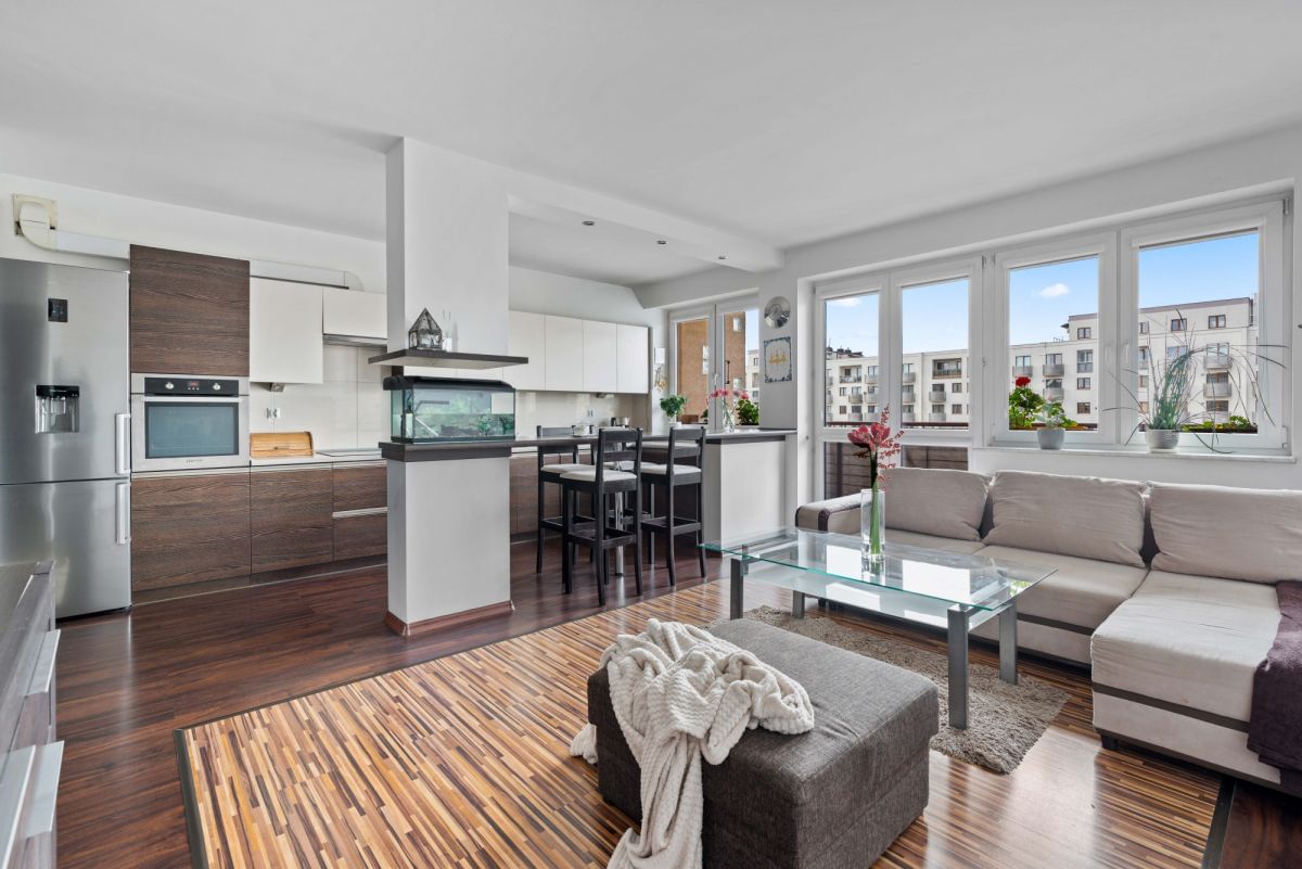 Mieszkanie 5 pokojowe na Sprzedaż