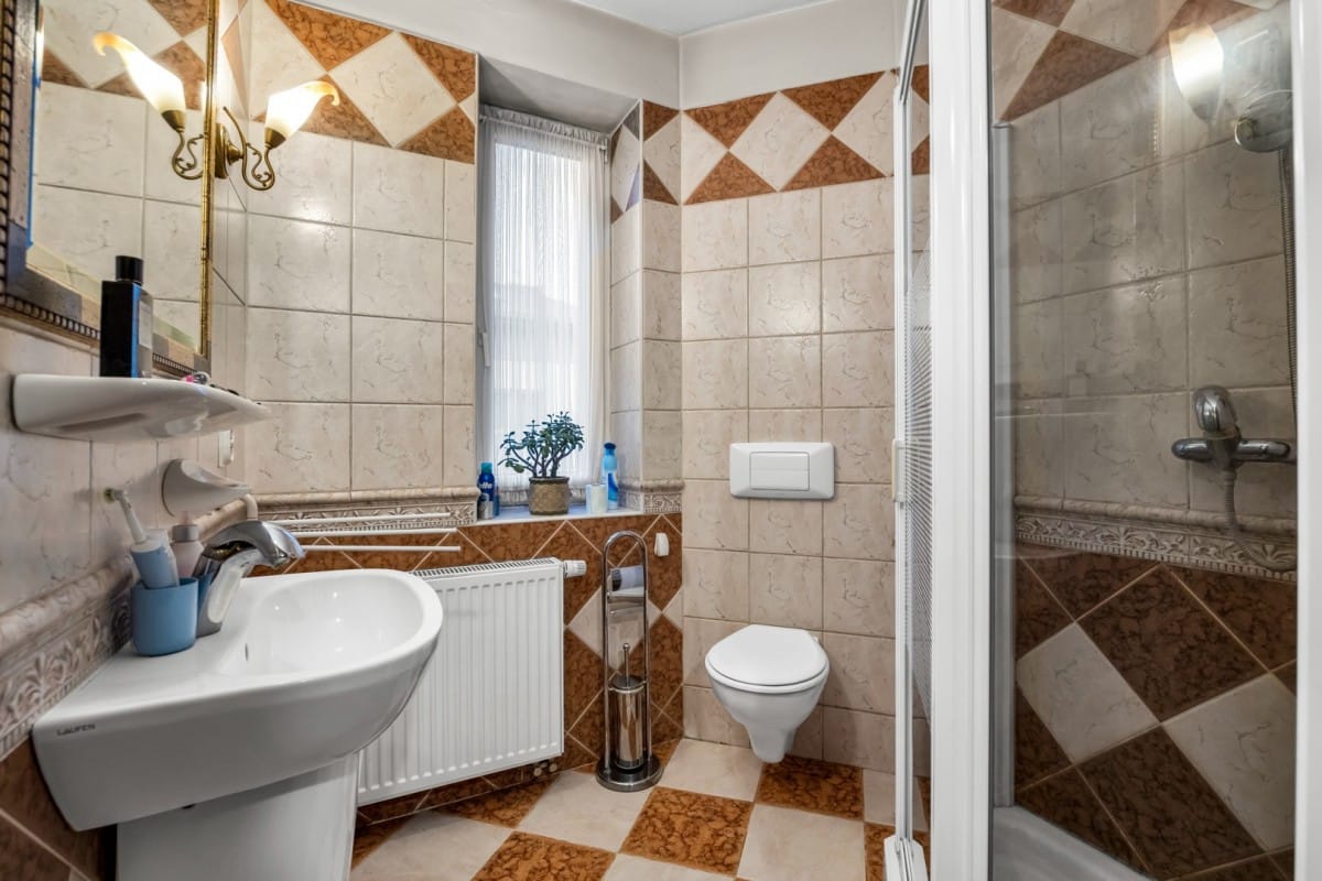 Lokal użytkowy  pokojowe na Sprzedaż