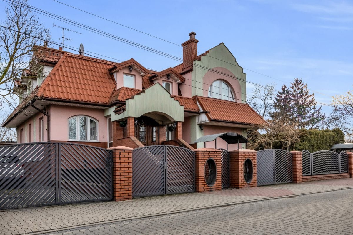 Lokal użytkowy  pokojowe na Sprzedaż