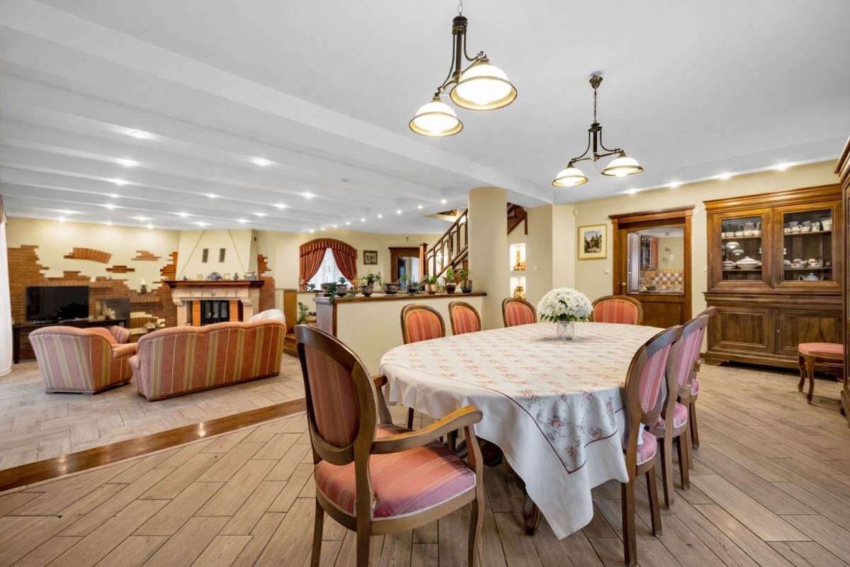 Lokal użytkowy  pokojowe na Sprzedaż