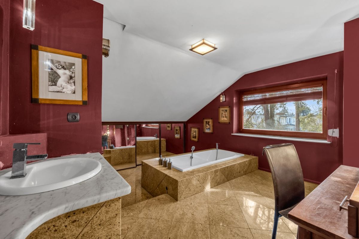 Dom 6 pokojowe na Sprzedaż