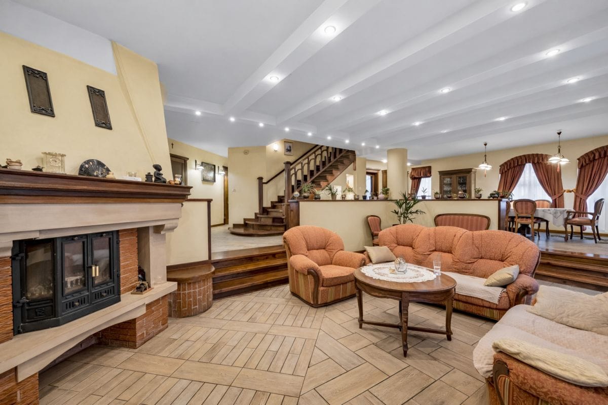 Dom 6 pokojowe na Sprzedaż