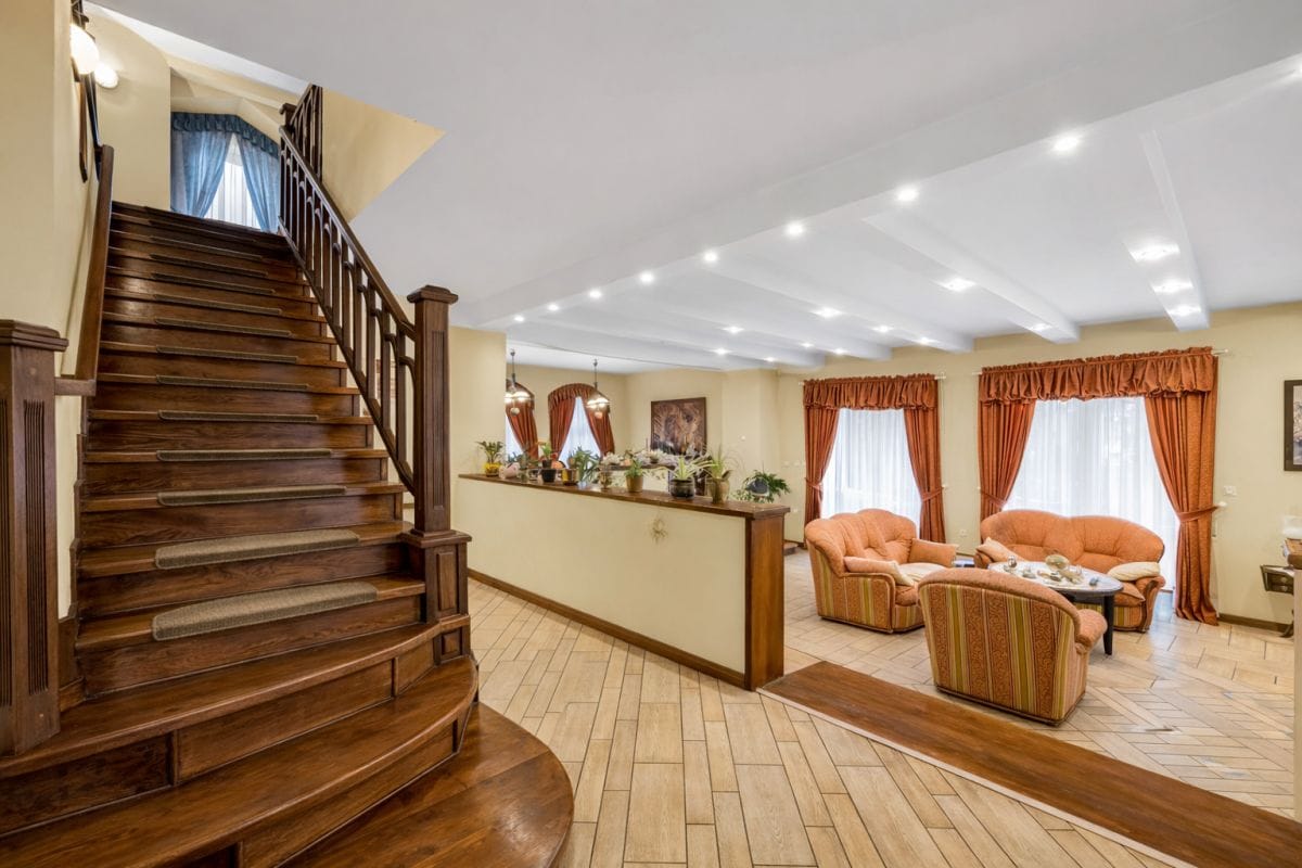 Dom 6 pokojowe na Sprzedaż