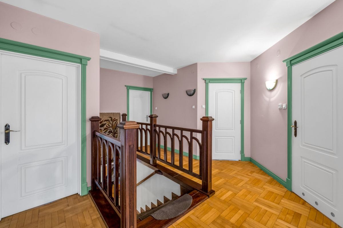 Dom 6 pokojowe na Sprzedaż