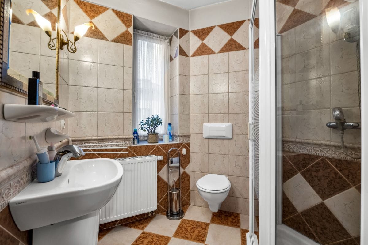 Dom 6 pokojowe na Sprzedaż