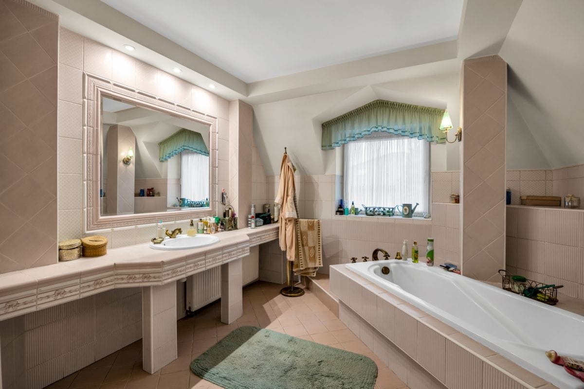 Dom 6 pokojowe na Sprzedaż