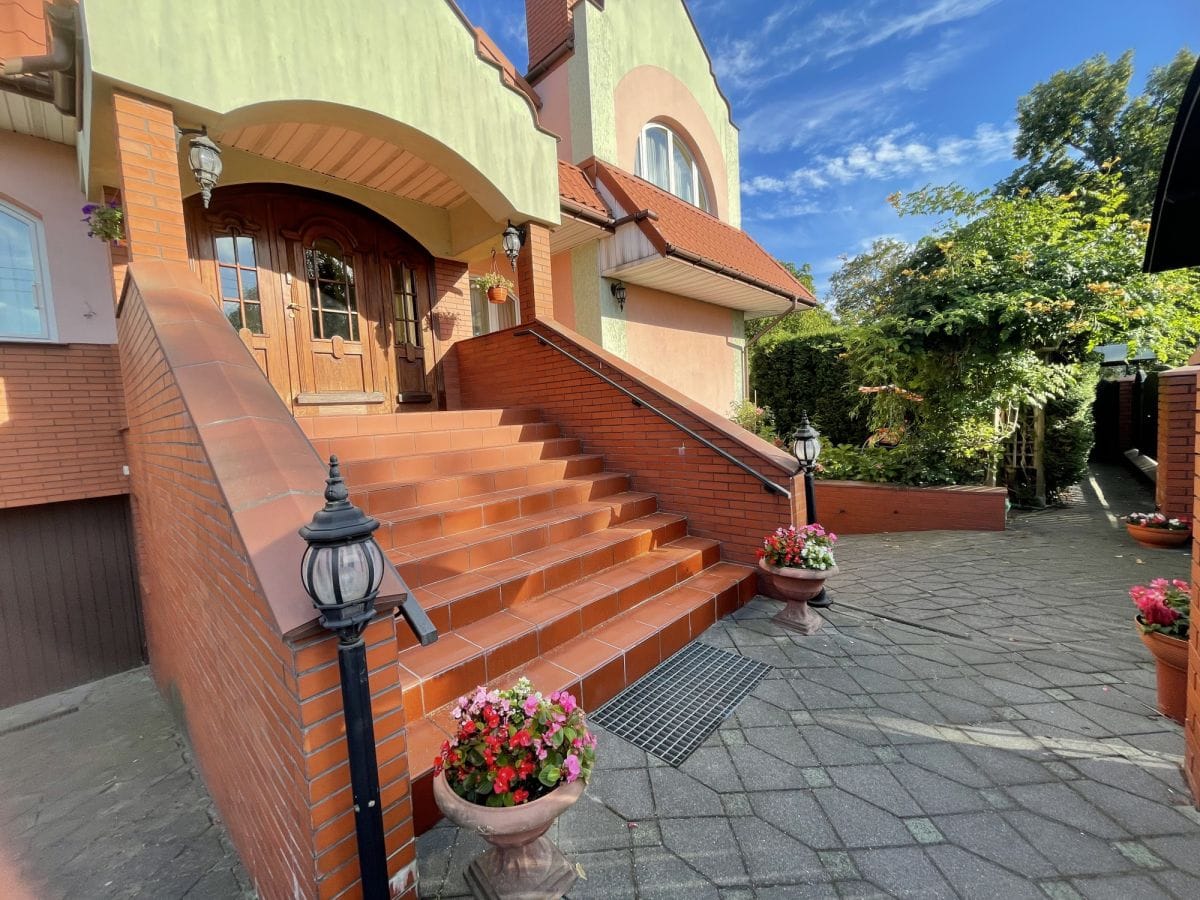 Dom 6 pokojowe na Sprzedaż