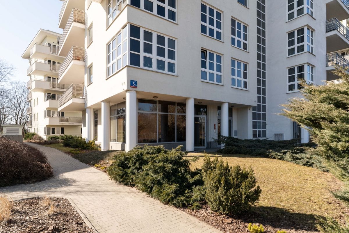 Lokal użytkowy  pokojowe na Sprzedaż