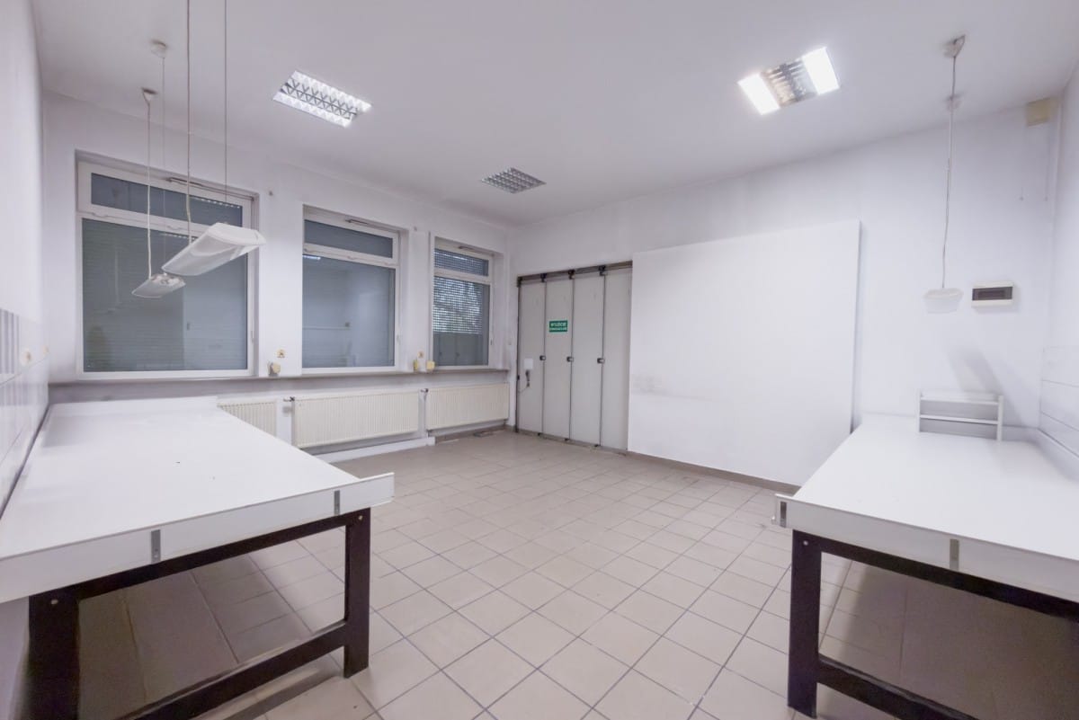 Lokal użytkowy  pokojowe na Sprzedaż