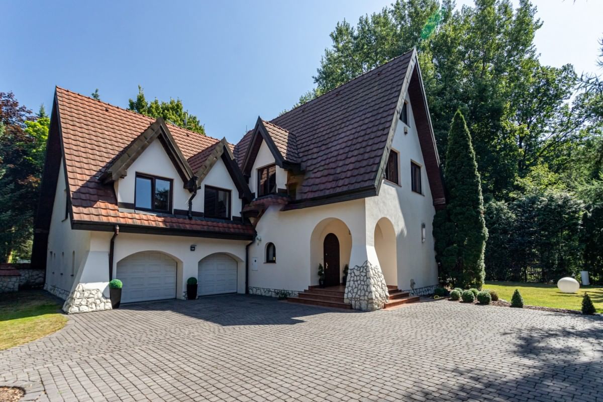 Dom 9 pokojowe na Sprzedaż