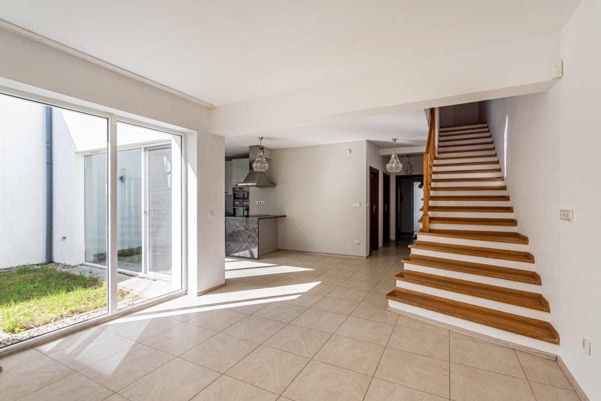 Dom 5 pokojowe na Sprzedaż