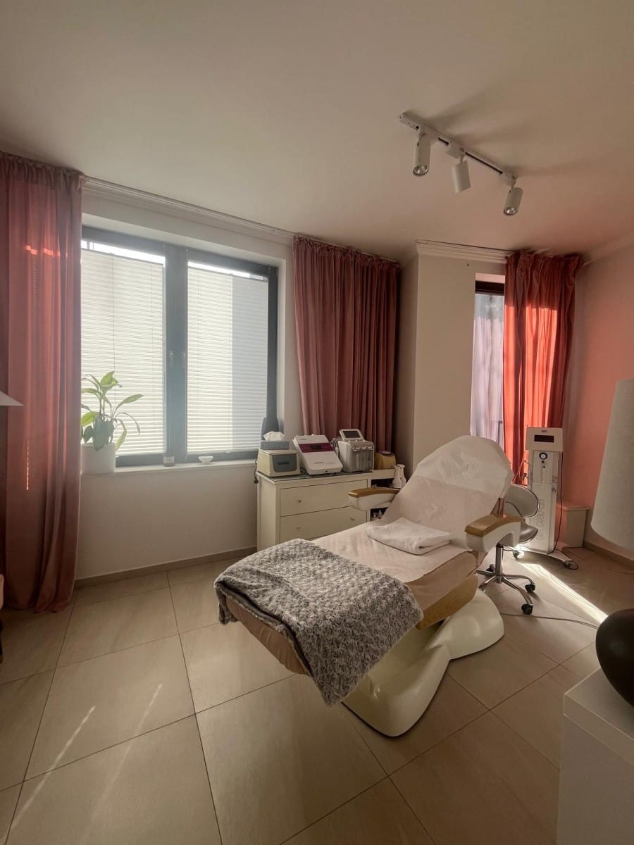 Lokal użytkowy  pokojowe na Sprzedaż