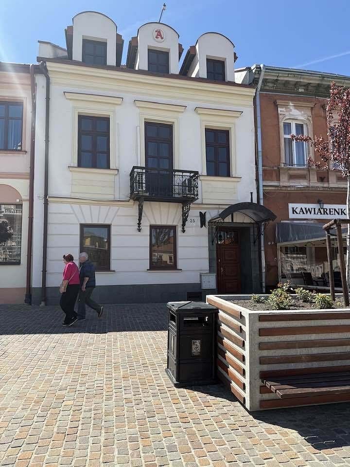 Lokal użytkowy  pokojowe na Sprzedaż