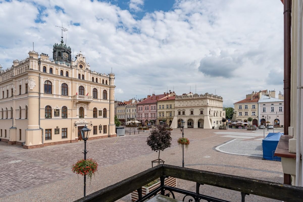 Dom 15 pokojowe na Sprzedaż