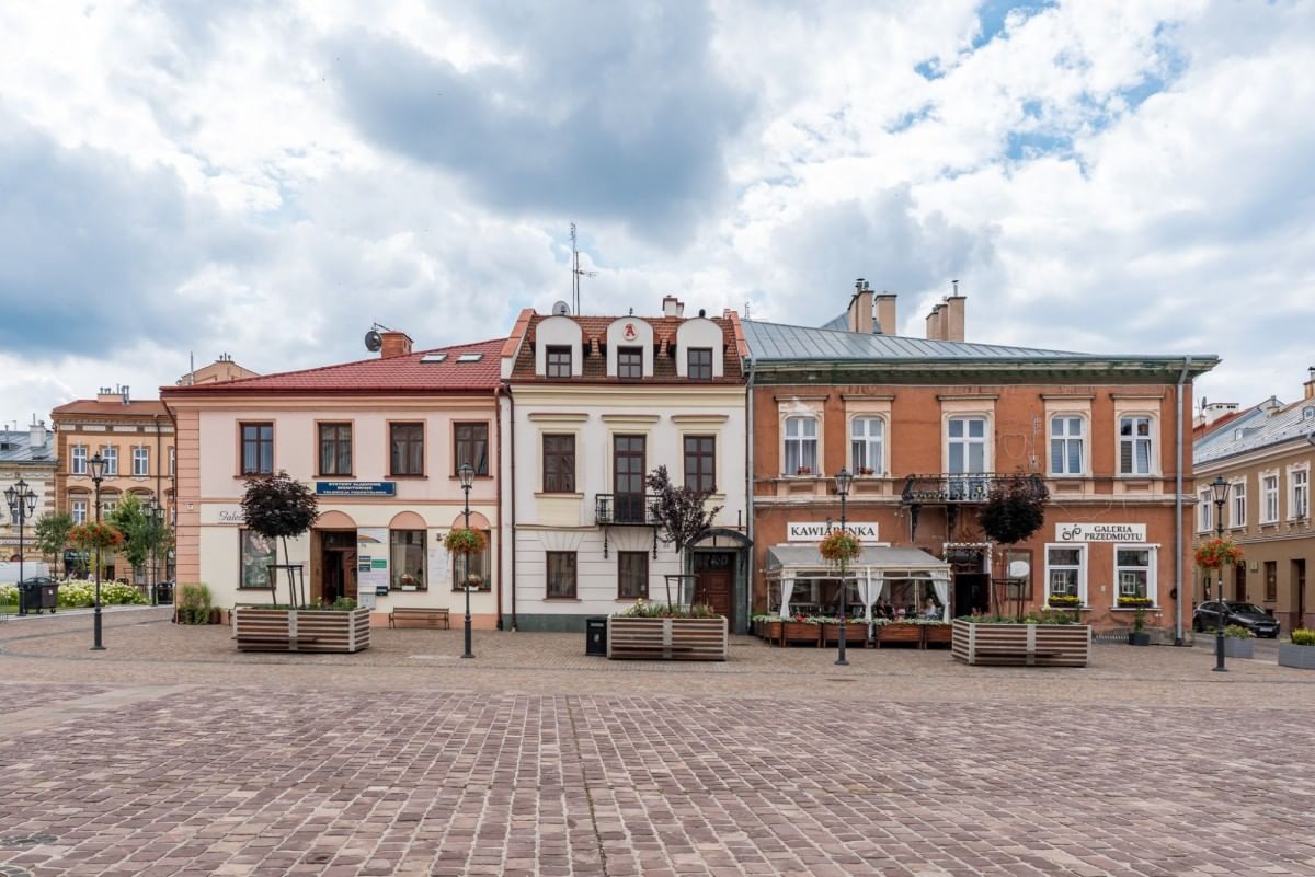 Dom 15 pokojowe na Sprzedaż