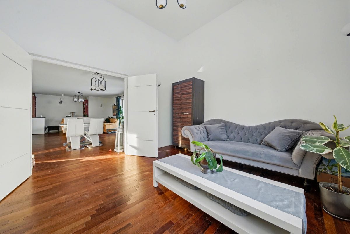 Dom 8 pokojowe na Sprzedaż