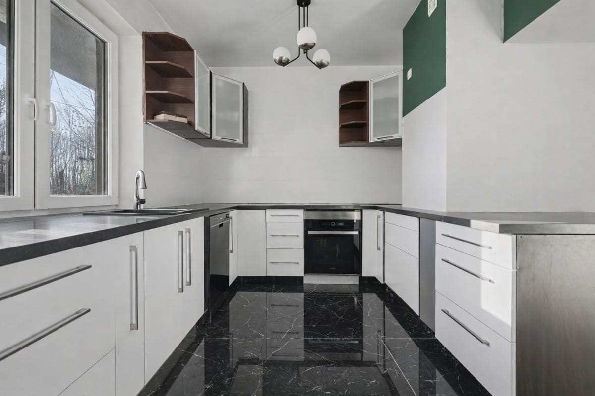 Dom 8 pokojowe na Sprzedaż