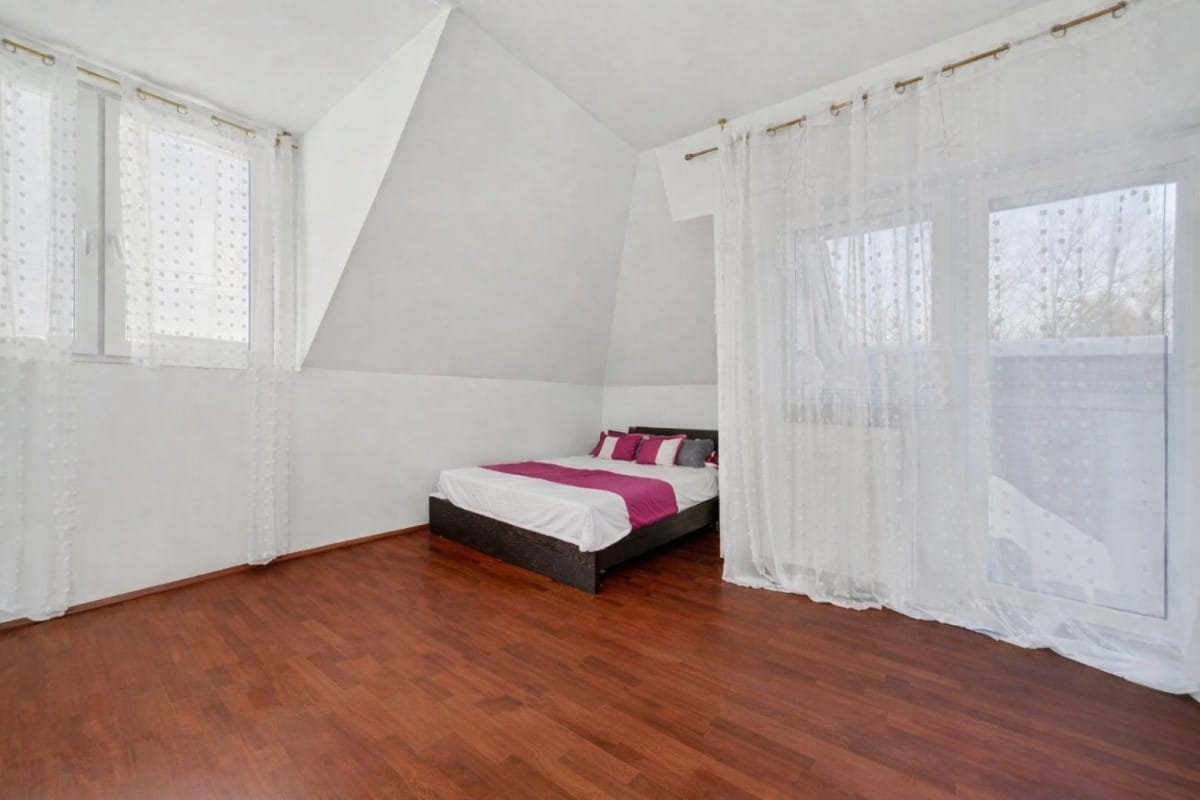 Dom 8 pokojowe na Sprzedaż