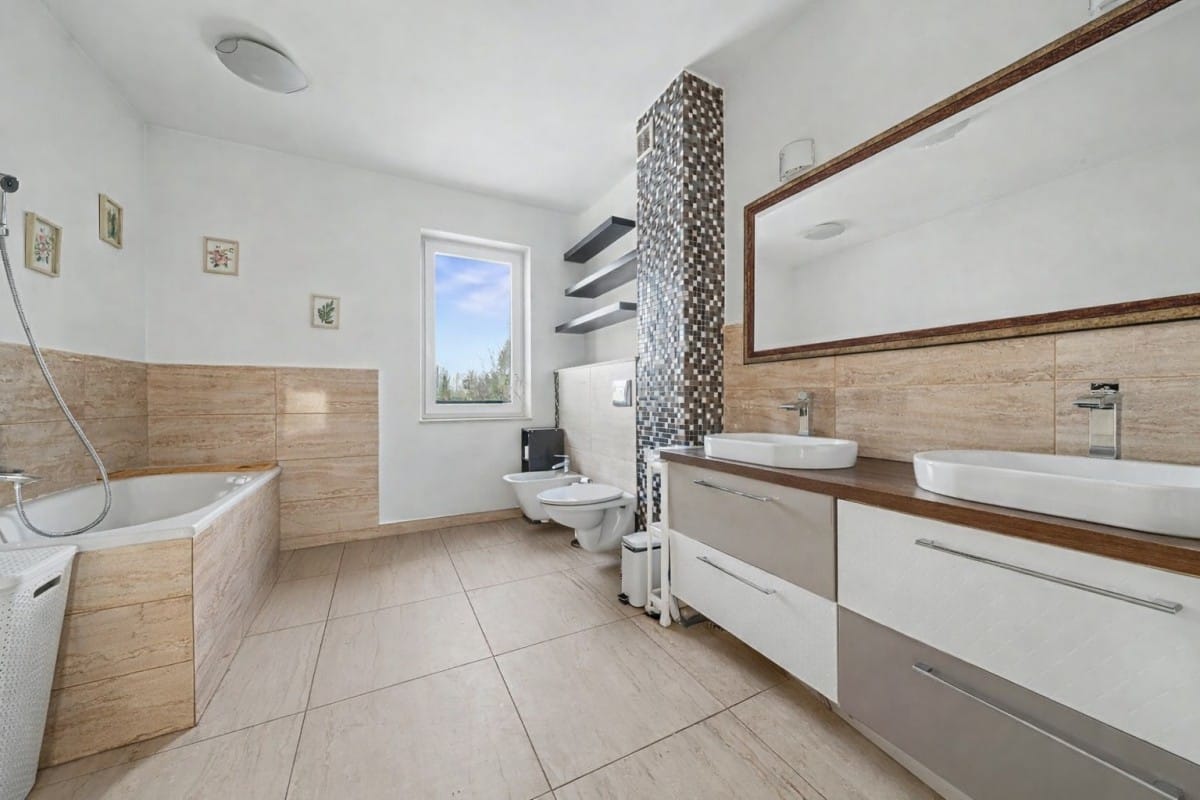 Dom 8 pokojowe na Sprzedaż