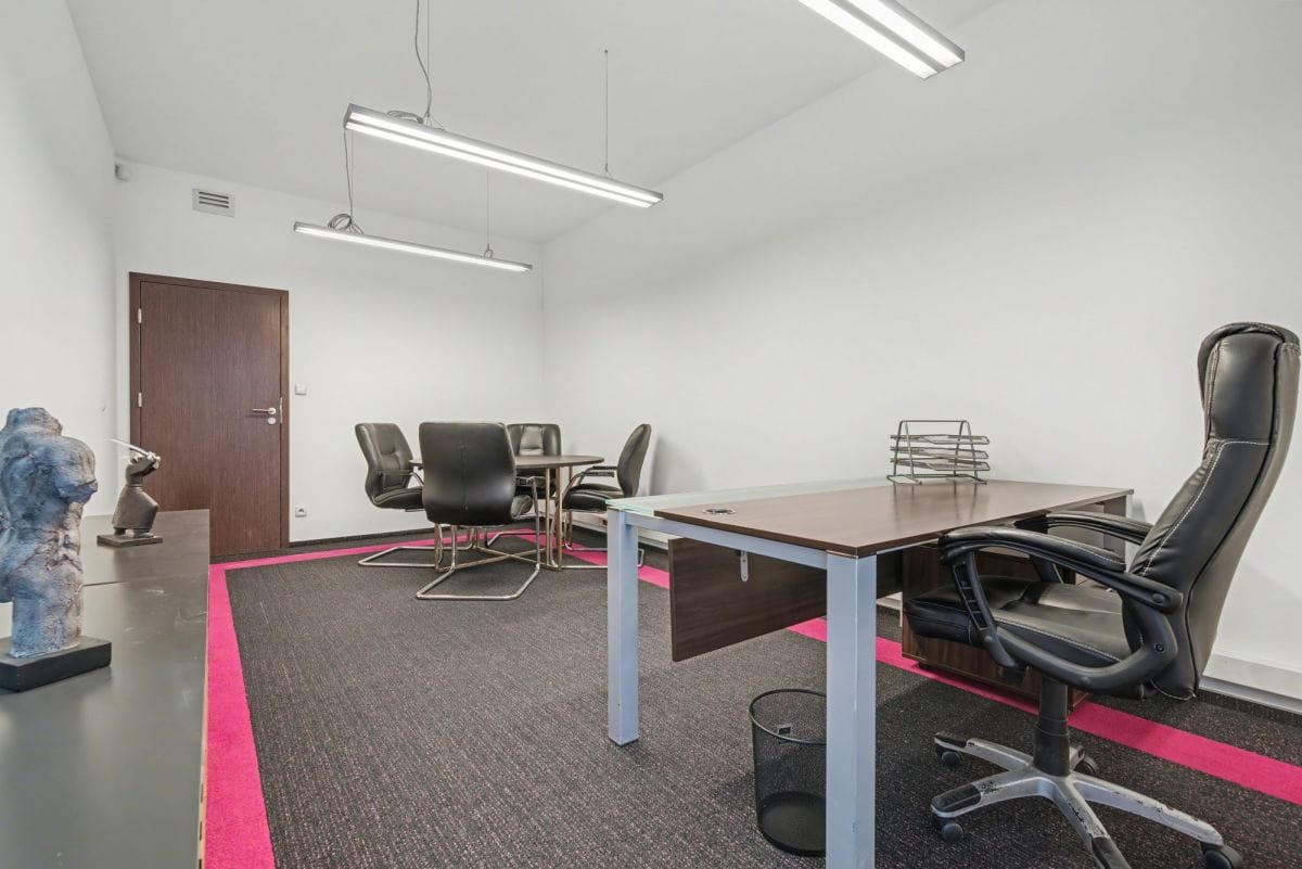 Lokal użytkowy  pokojowe na Sprzedaż