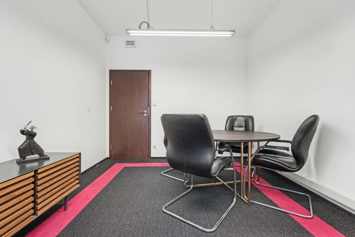 Lokal użytkowy  pokojowe na Sprzedaż