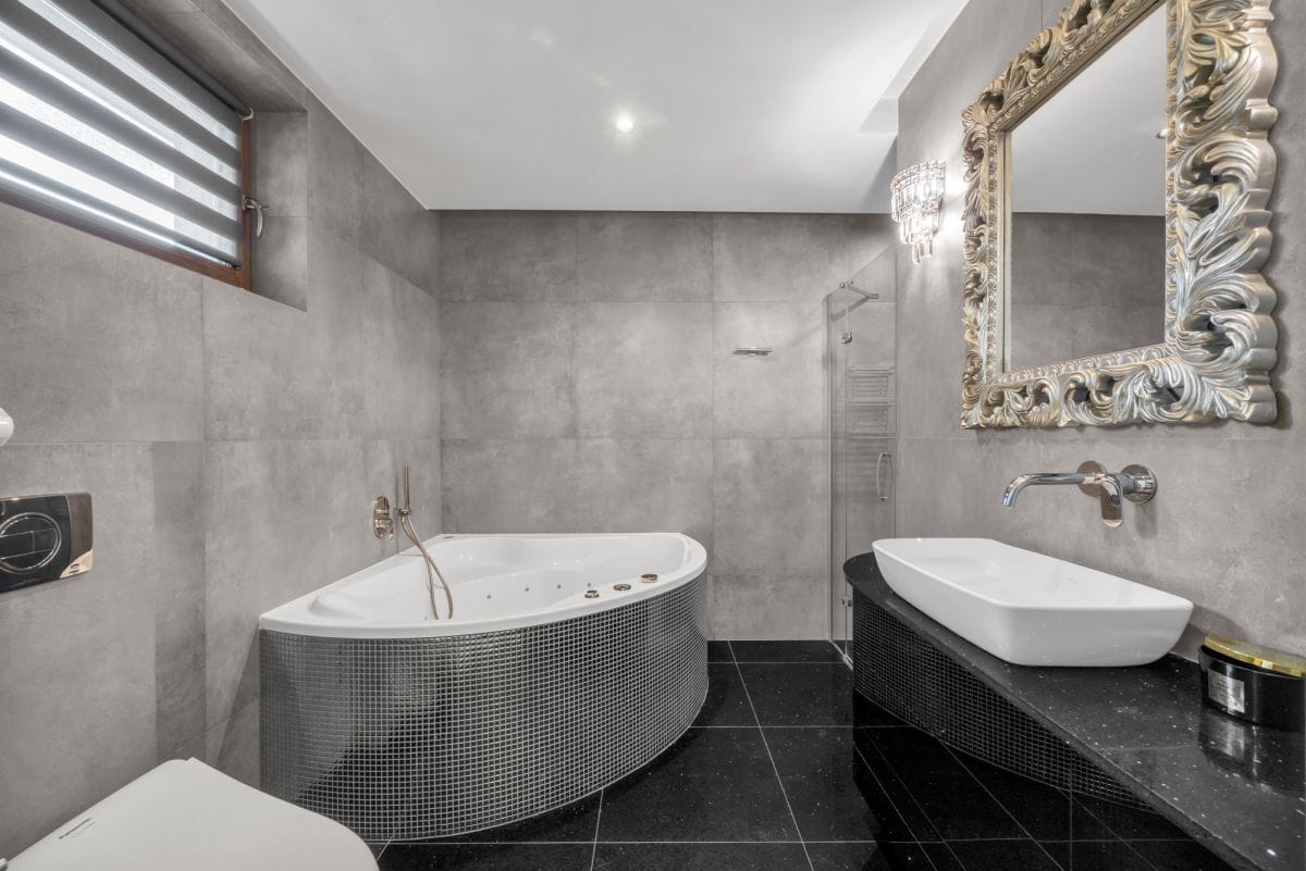 Dom 5 pokojowe na Sprzedaż