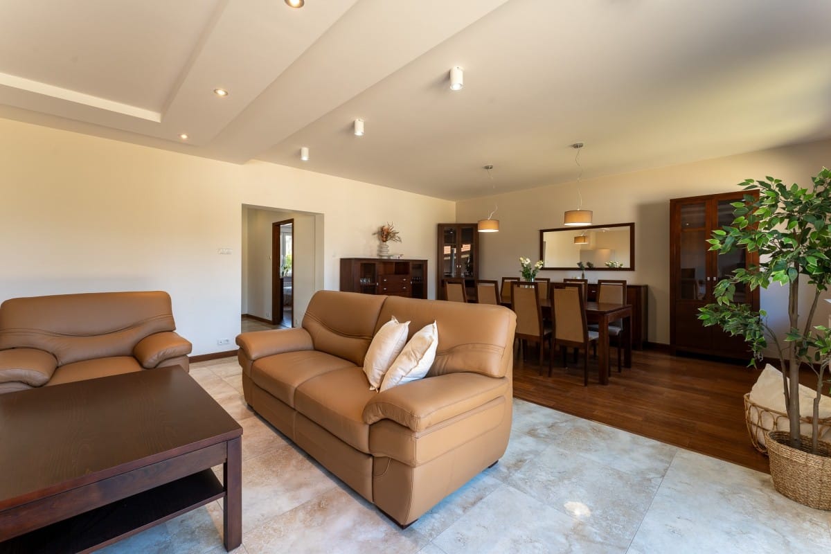 Dom 5 pokojowe na Sprzedaż