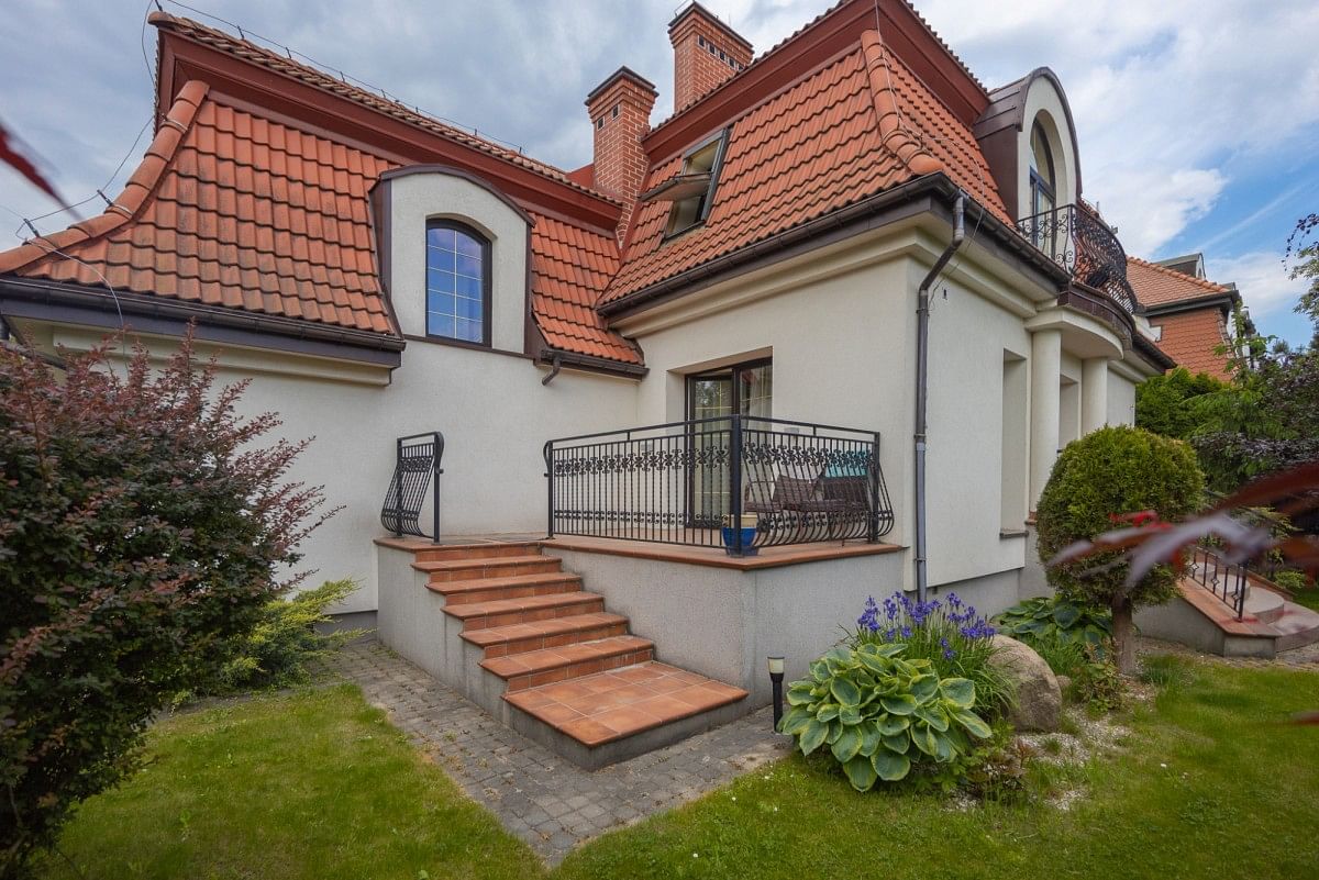 Dom 9 pokojowe na Sprzedaż