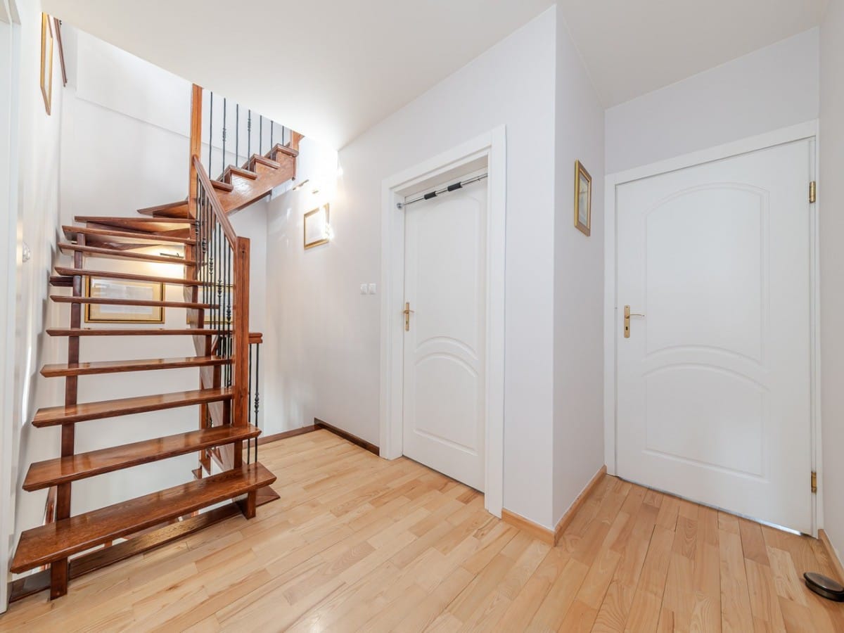 Dom 6 pokojowe na Sprzedaż