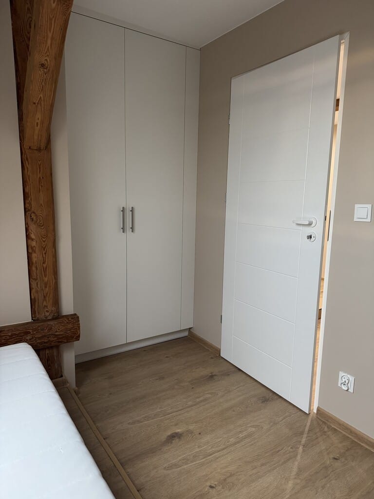 Mieszkanie 7 pokojowe na Sprzedaż