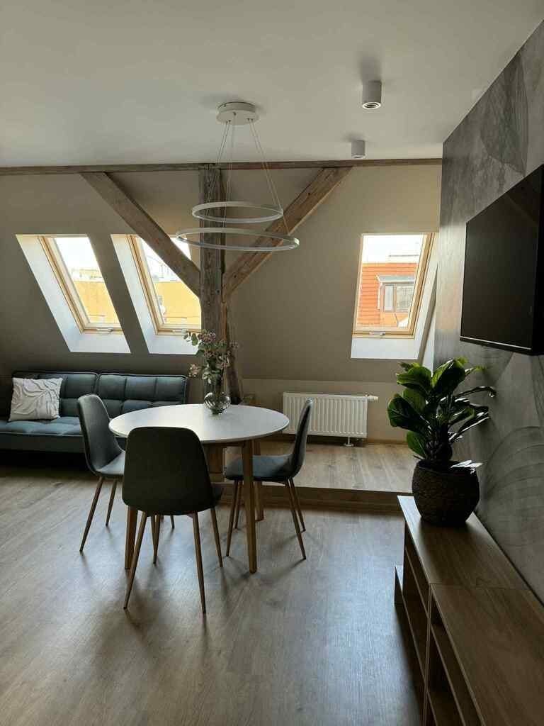 Mieszkanie 7 pokojowe na Sprzedaż