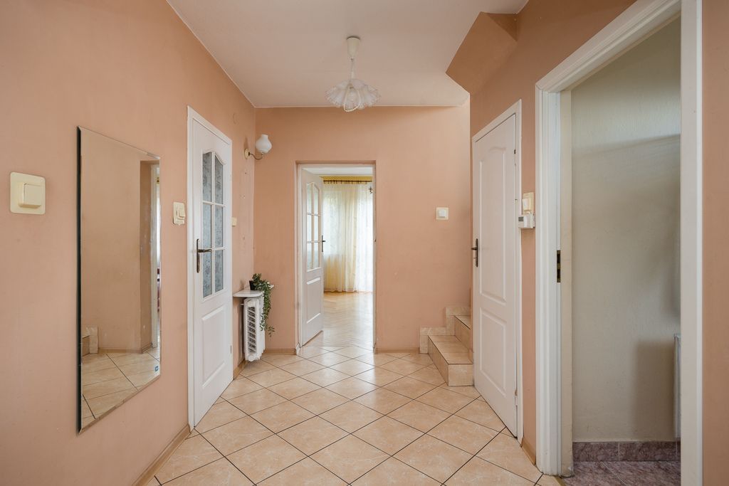 Dom 5 pokojowe na Sprzedaż