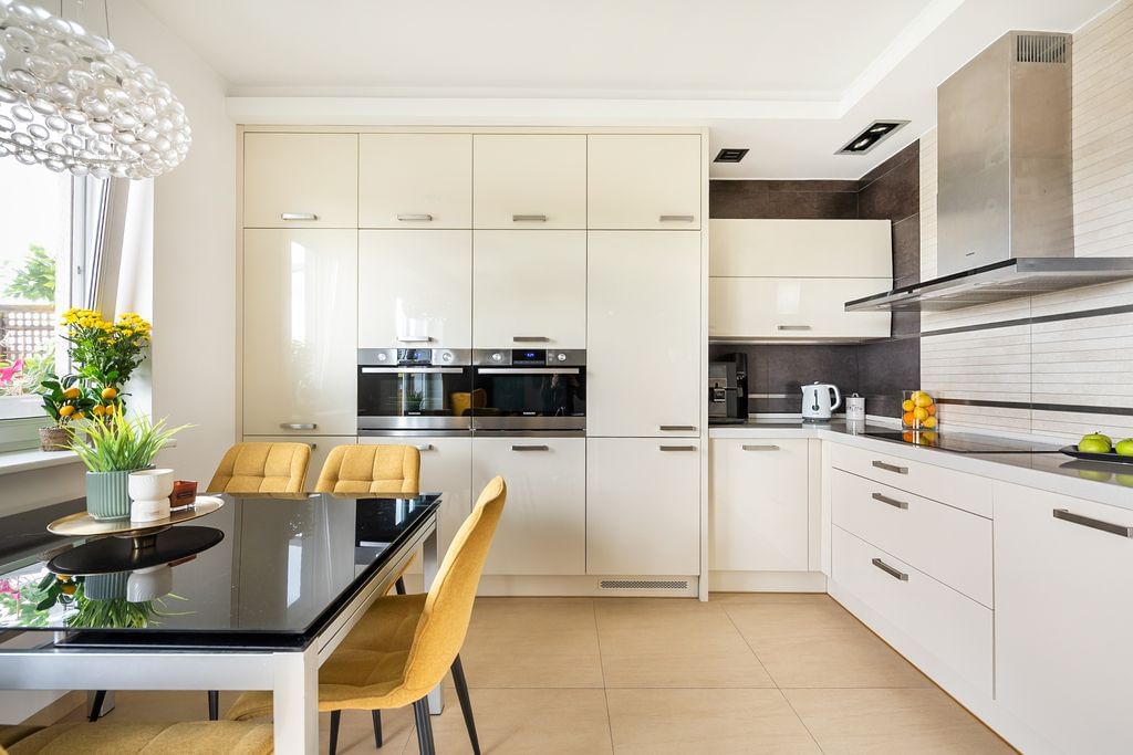 Mieszkanie 4 pokojowe na Sprzedaż