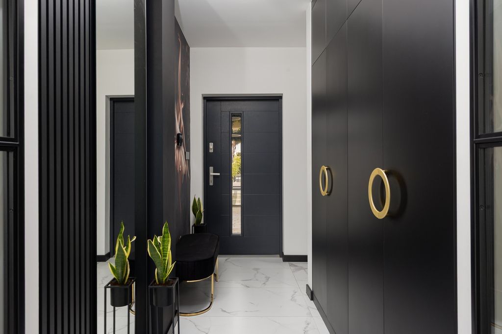 Dom 4 pokojowe na Sprzedaż