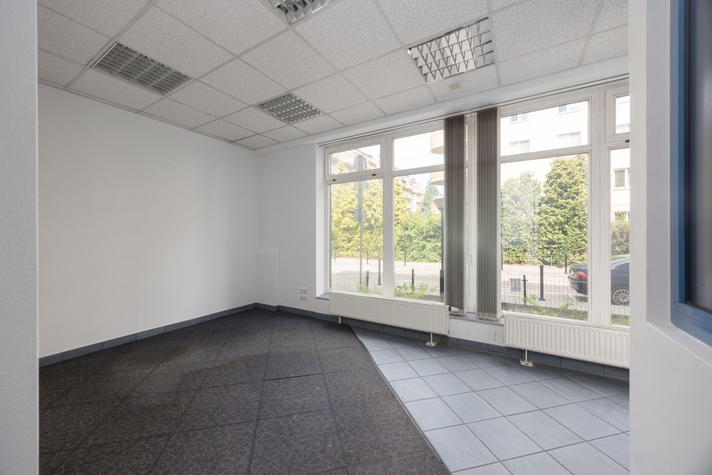 Lokal użytkowy  pokojowe na Sprzedaż