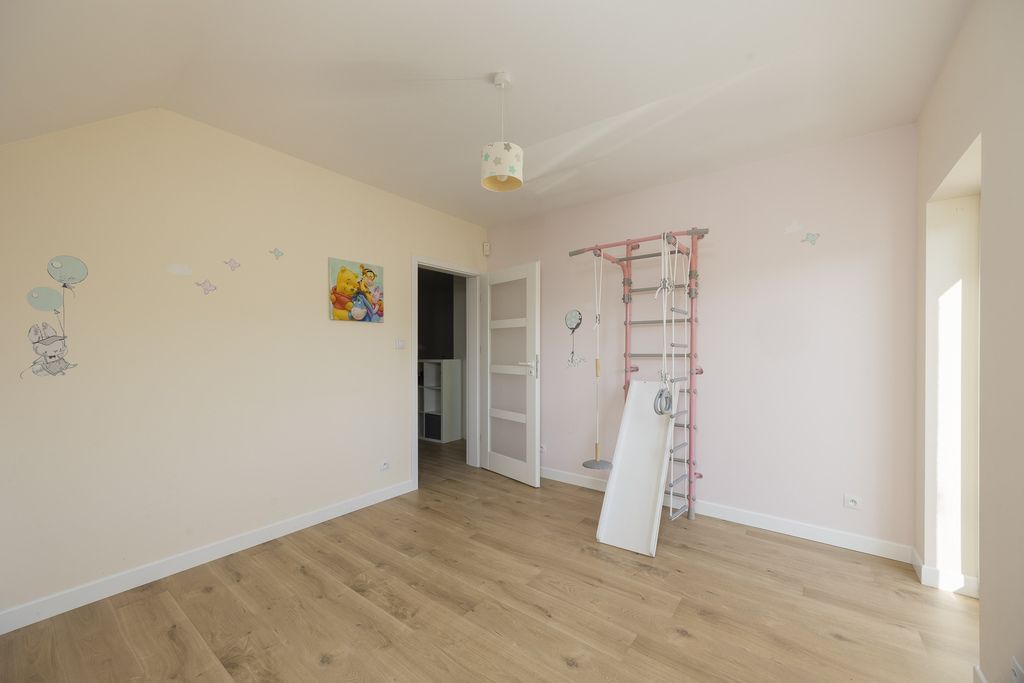 Dom 6 pokojowe na Sprzedaż