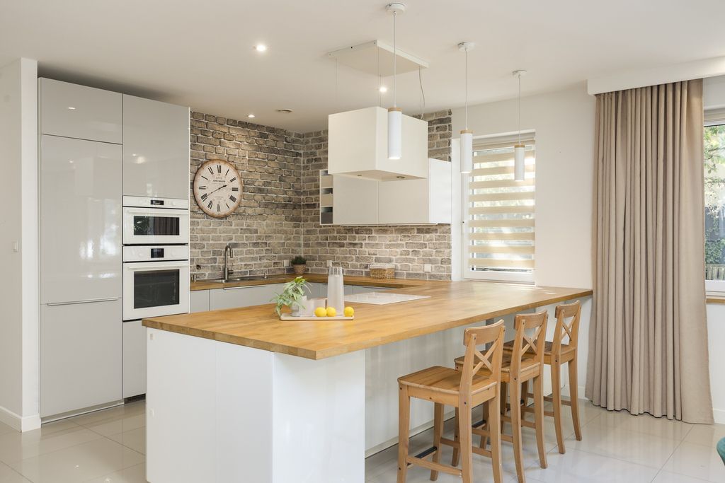 Dom 6 pokojowe na Sprzedaż