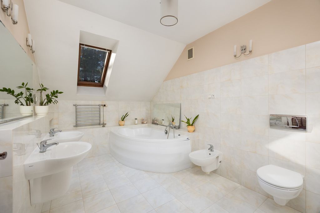 Dom 5 pokojowe na Sprzedaż