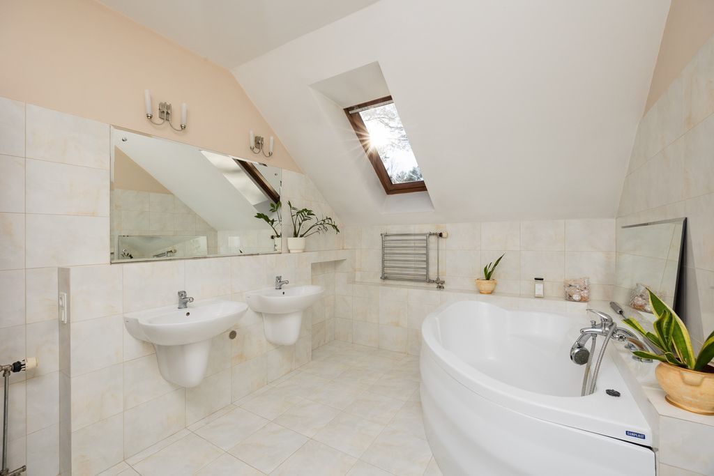 Dom 5 pokojowe na Sprzedaż