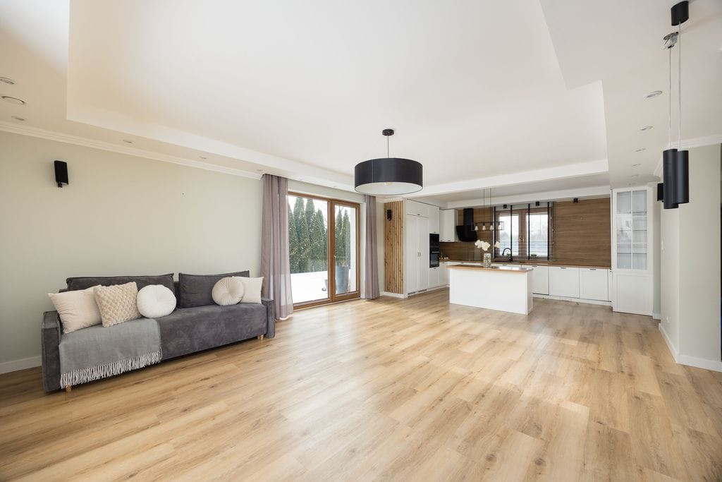 Dom 6 pokojowe na Sprzedaż