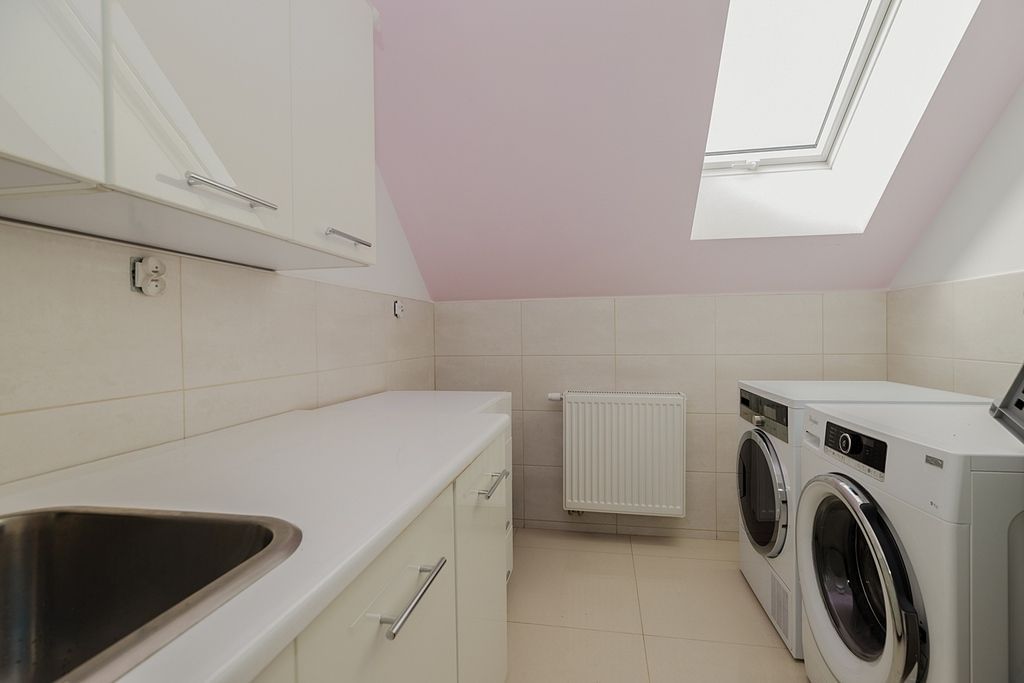 Dom 5 pokojowe na Sprzedaż