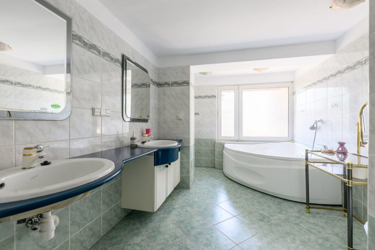 Dom 5 pokojowe na Sprzedaż