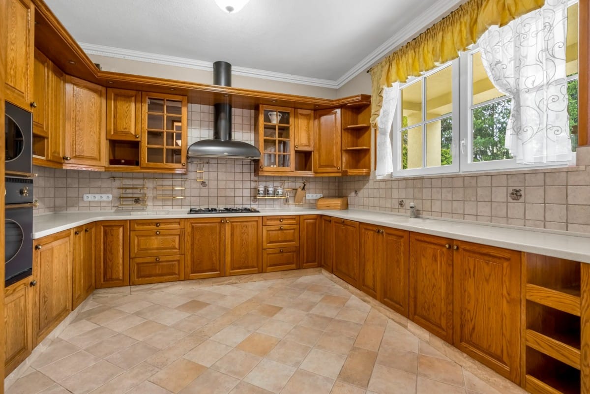 Dom 8 pokojowe na Sprzedaż