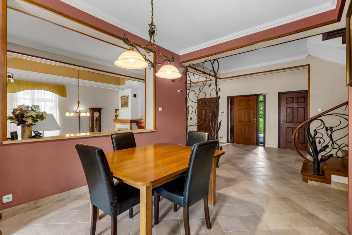 Dom 8 pokojowe na Sprzedaż