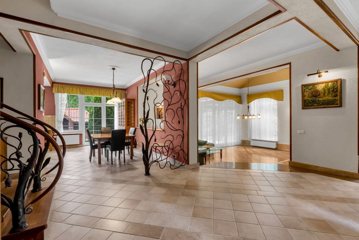 Dom 8 pokojowe na Sprzedaż