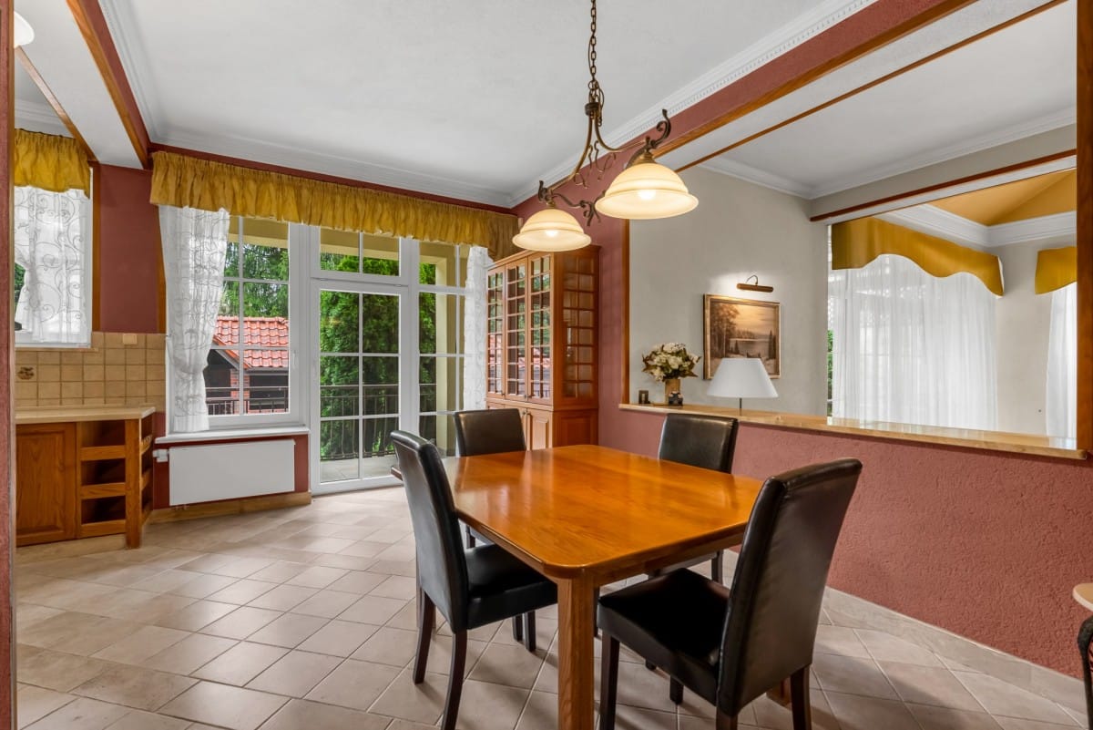 Dom 8 pokojowe na Sprzedaż