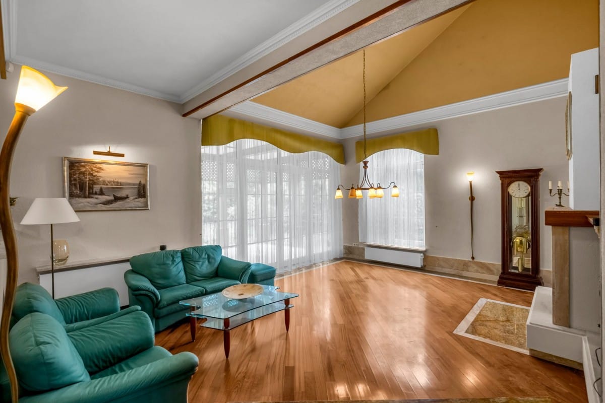 Dom 8 pokojowe na Sprzedaż