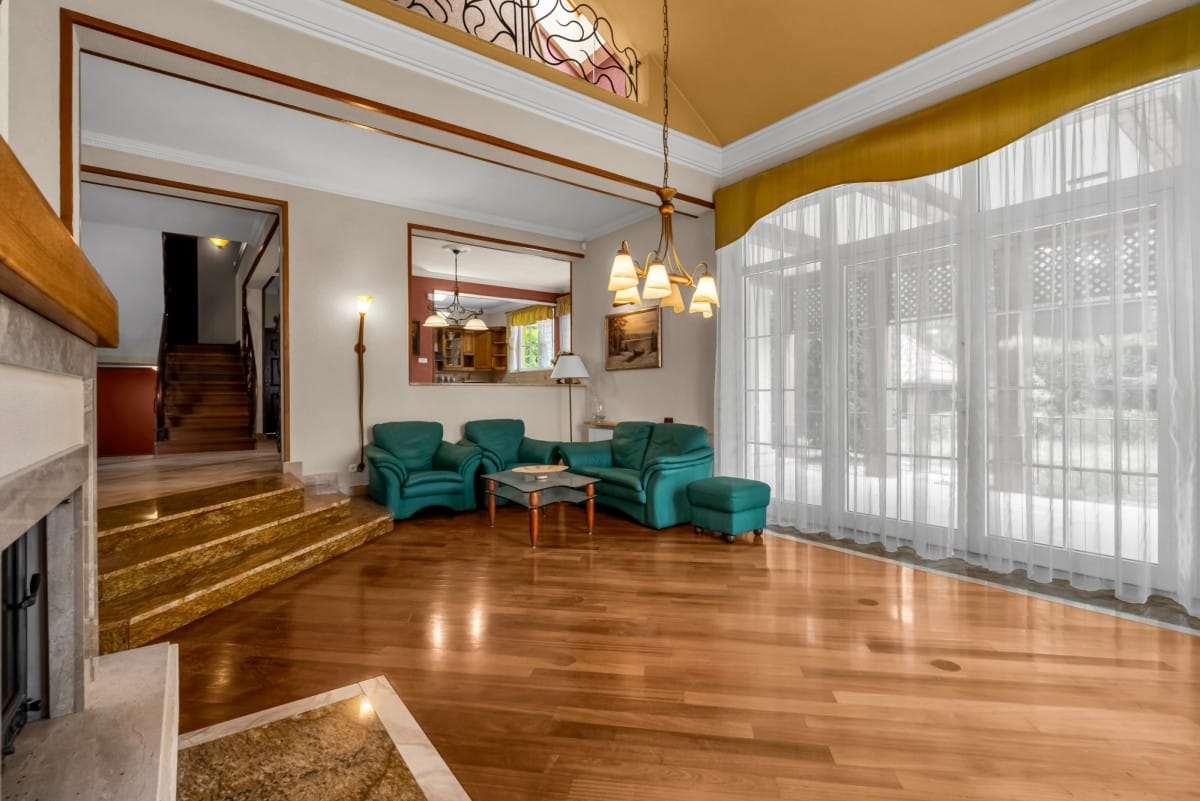 Dom 8 pokojowe na Sprzedaż