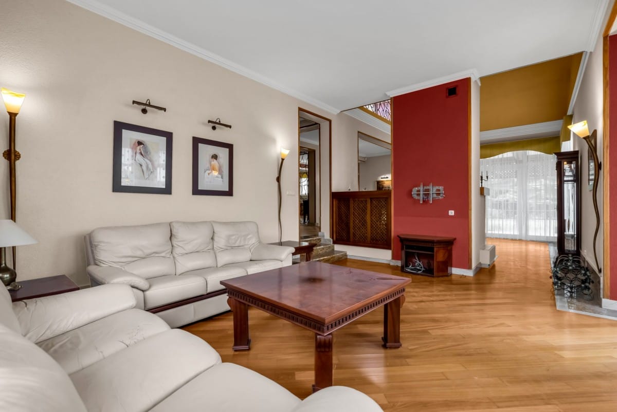 Dom 8 pokojowe na Sprzedaż