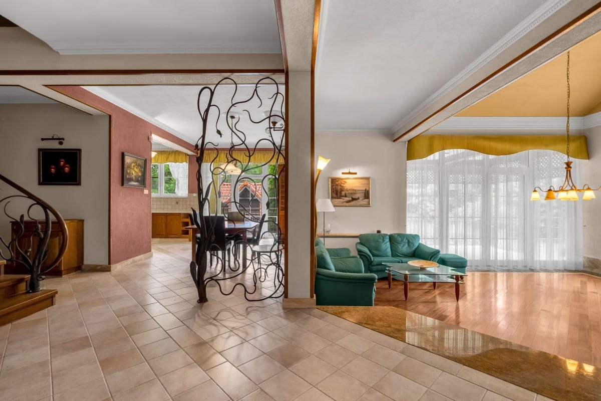 Dom 8 pokojowe na Sprzedaż